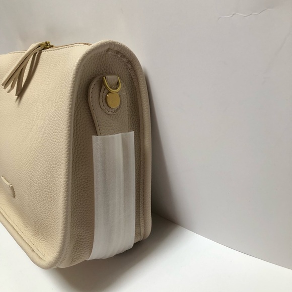 Levynia Leather Cream Crossbody Bag NWT - Picture 4 of 13